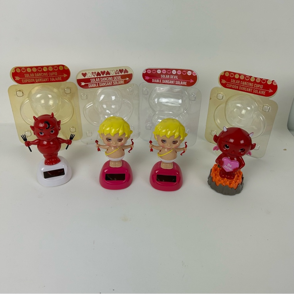 4 - Solar-Powered Dancing Valentine Day Theme items